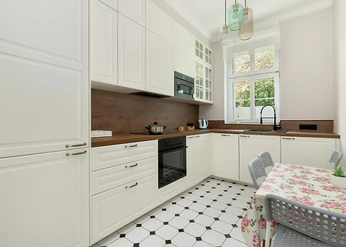 Апартаменти Bright 3city In Center By Renters